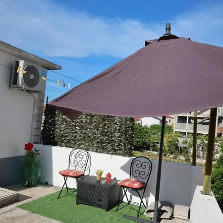 Perina Apartman *