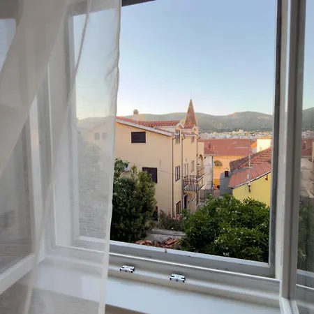 Perina Apartman Trogir